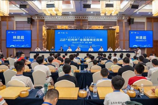 她们也不是傻子，这个时候，明显能够看出来克洛伊已经凉了。